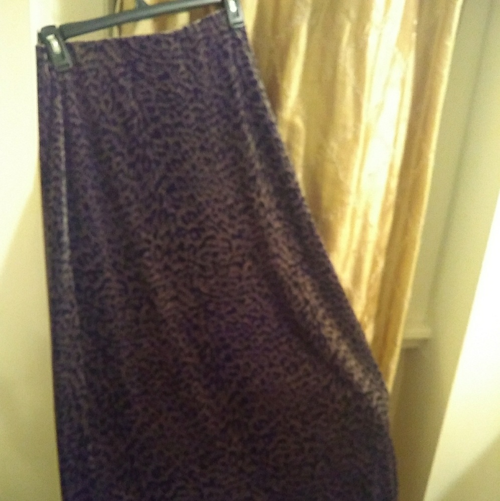 long skirtt w elastic waist. S O L D